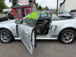 2000 Ford Mustang