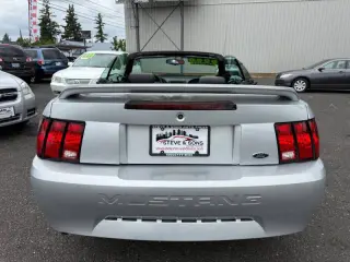 2000 Ford Mustang