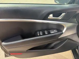 Genesis G70 2025 2.5T Standard 4dr Sedan