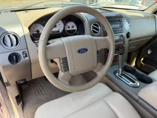 2004 Ford F-150 Lariat