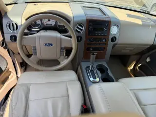 2004 Ford F-150 Lariat