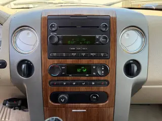 2004 Ford F-150 Lariat