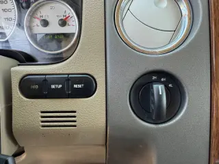 2004 Ford F-150 Lariat