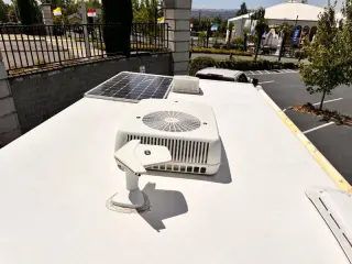 2013 Lance 1985 model  23 ft