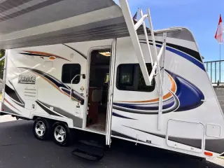2013 Lance 1985 model  23 ft