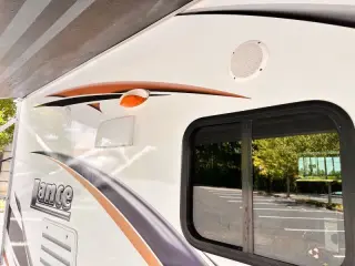 2013 Lance 1985 model  23 ft