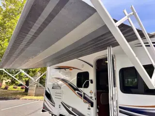 2013 Lance 1985 model  23 ft
