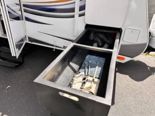 2013 Lance 1985 model  23 ft