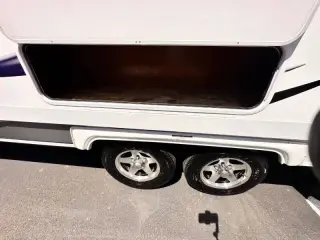 2013 Lance 1985 model  23 ft