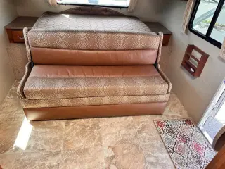 2013 Lance 1985 model  23 ft