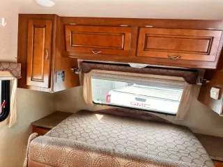 2013 Lance 1985 model  23 ft