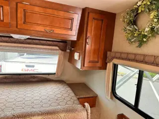 2013 Lance 1985 model  23 ft