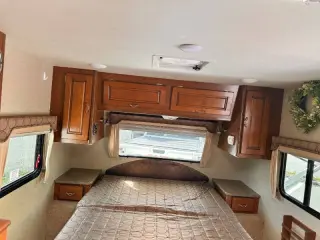 2013 Lance 1985 model  23 ft