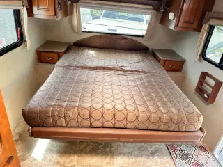 2013 Lance 1985 model  23 ft