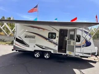 2013 Lance 1985 model  23 ft