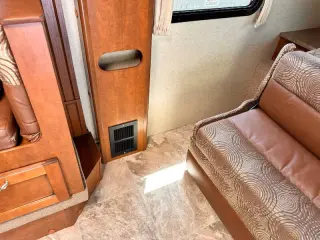 2013 Lance 1985 model  23 ft