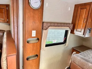 2013 Lance 1985 model  23 ft