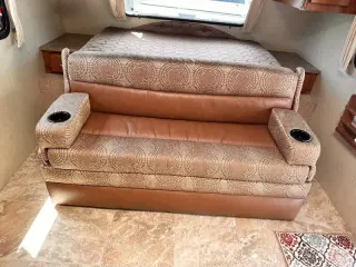 2013 Lance 1985 model  23 ft