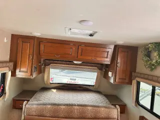 2013 Lance 1985 model  23 ft