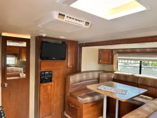 2013 Lance 1985 model  23 ft