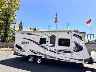 2013 Lance 1985 model  23 ft
