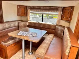 2013 Lance 1985 model  23 ft