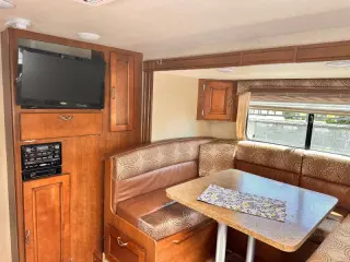 2013 Lance 1985 model  23 ft