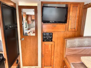 2013 Lance 1985 model  23 ft