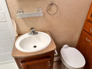 2013 Lance 1985 model  23 ft