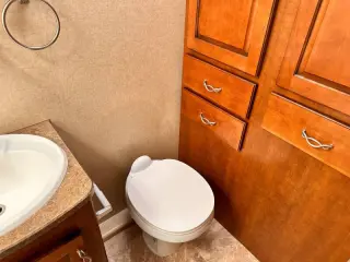 2013 Lance 1985 model  23 ft