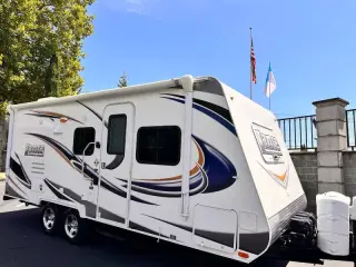 2013 Lance 1985 model  23 ft