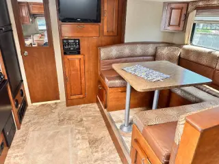 2013 Lance 1985 model  23 ft