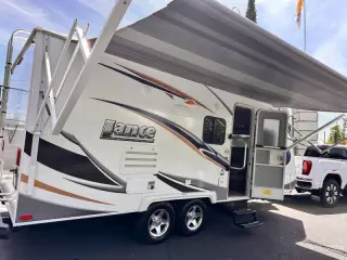 2013 Lance 1985 model  23 ft