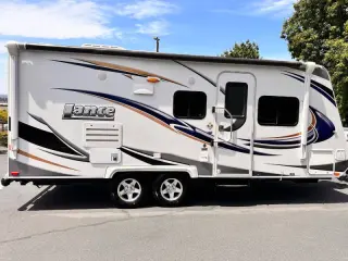 2013 Lance 1985 model  23 ft