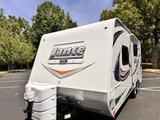 2013 Lance 1985 model  23 ft