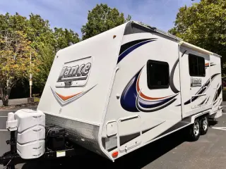 2013 Lance 1985 model  23 ft