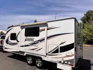 2013 Lance 1985 model  23 ft