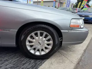 2006 Lincoln Town Car Signature