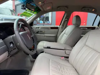 2006 Lincoln Town Car Signature