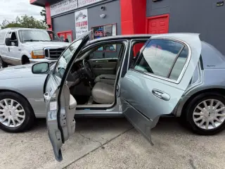 2006 Lincoln Town Car Signature
