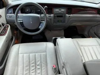 2006 Lincoln Town Car Signature