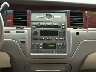 2006 Lincoln Town Car Signature
