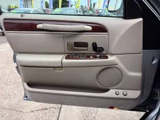 2006 Lincoln Town Car Signature