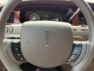 2006 Lincoln Town Car Signature