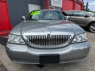 2006 Lincoln Town Car Signature