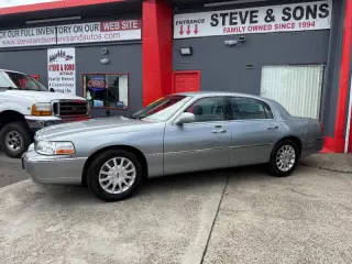 2006 Lincoln Town Car Signature