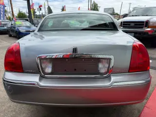 2006 Lincoln Town Car Signature