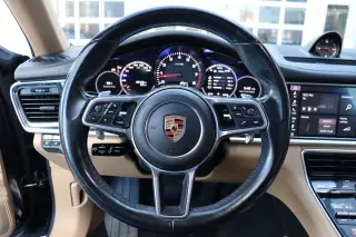 2018 Porsche Panamera 4