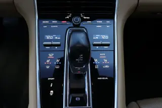 2018 Porsche Panamera 4