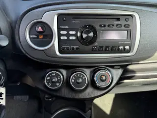 2014 Toyota Yaris 3-Door LE